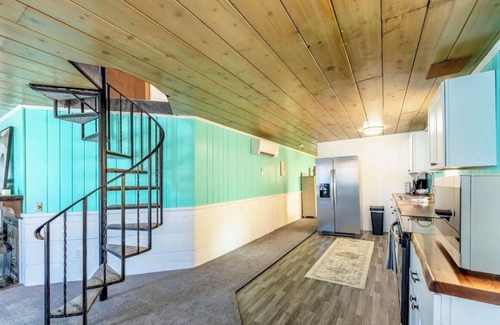 Bayview Casa | Charming waterfront retreat with boat dock