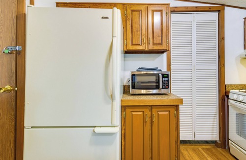 Watkins Glen Cabaña | Charming Watkins Glen Home w/ Deck & Yard!