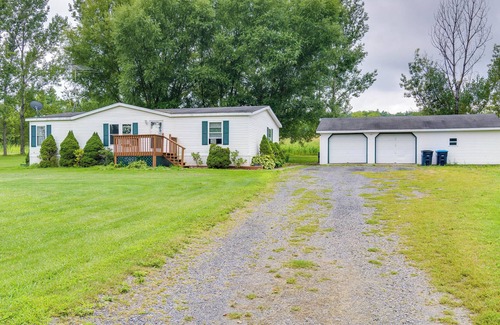 Watkins Glen Cabaña | Charming Watkins Glen Home w/ Deck & Yard!