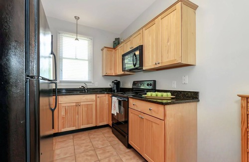 Summer Village Cabaña | Charming Wells cottage w/ amenities galore! 1 mile to beach, 3 miles to Ogunquit