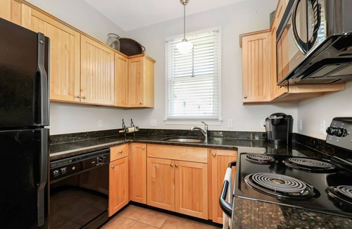 Summer Village Cabaña | Charming Wells cottage w/ amenities galore! 1 mile to beach, 3 miles to Ogunquit