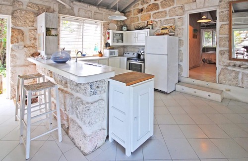 Merlin Bay Casa | St. James, cabaña de tamarindo escondida con encanto en la costa de platino