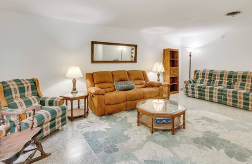 Greenacres Casa | Charming West Palm Beach Home w/ Private Yard!