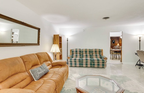 Greenacres Casa | Charming West Palm Beach Home w/ Private Yard!