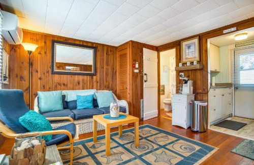 West Yarmouth Casa | Charming West Yarmouth Cottage - Walk to Beach
