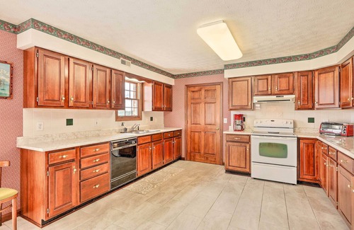 Williamstown Casa | Charming Williamstown Retreat w/ Private Yard