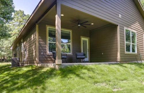 Seven Coves Casa | Charming Willis Hideaway Less Than 1 Mi to Lake Conroe!