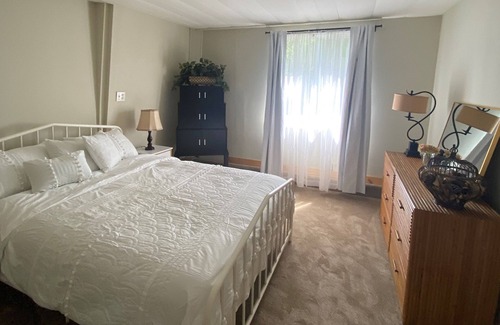 Center Moriches Casa | Charming Windmill House
