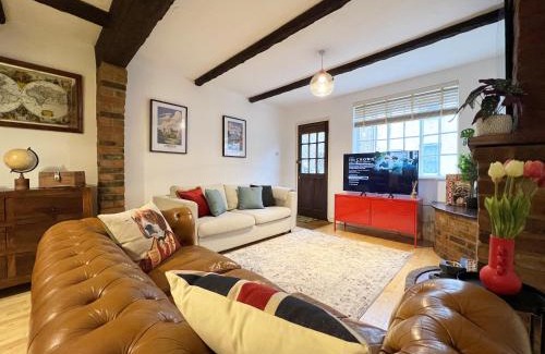 Windsor City Centre Casa | CHARMING WINDSOR COTTAGE, INCREDIBLE Location, Castle Doorstep