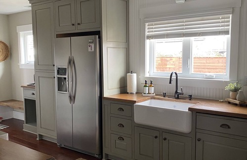 Carlton Cabaña | Charming Wine Country Cottage! Just 2 blocks from the heart of Carlton.