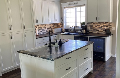 Walla Walla Casa | Charming Wine lovers Farm House with heated Pool & Hot tub!!