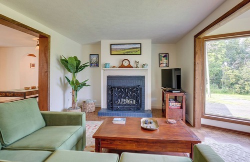 Town of Torrey Cabaña | Charming Wine Trail Retreat: Walk to Seneca Lake!