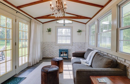 Town of Torrey Cabaña | Charming Wine Trail Retreat: Walk to Seneca Lake!