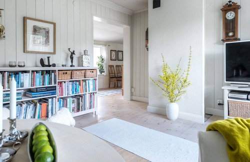 Saltsjo Boo Casa | villa de madera situada a poca distancia del mar, a 15 minutos de Estocolmo