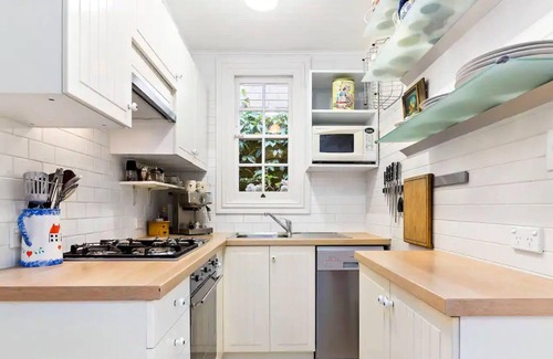 Balmain Casa | Charming Workers Cottage in a Perfect Enclave