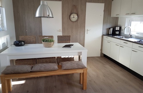 Serooskerke Chalet De Esquí | Charmingly decorated chalet Florence 2 near the sea serooskerke