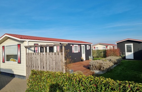 Serooskerke Chalet De Esquí | Charmingly decorated chalet Florence 4 near the sea serooskerke