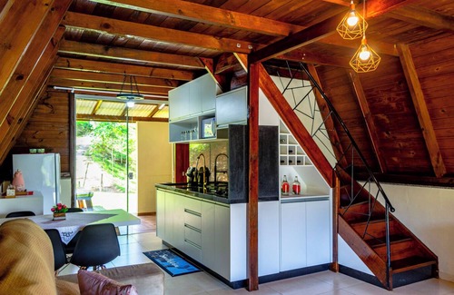 Sao Pedro de Alcantara Chalet De Esquí | Charmoso chalé no campo com vista para a natureza