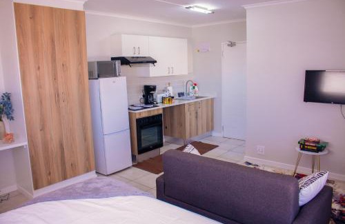 Witfield Apartamento | Charms and bows studio apartment -near ORT airport