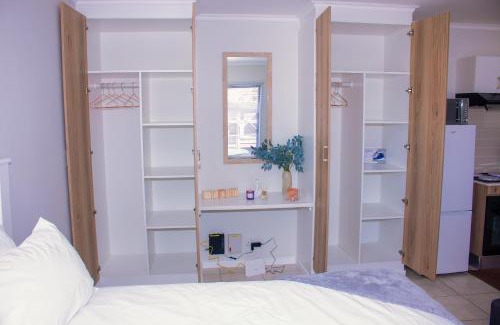 Witfield Apartamento | Charms and bows studio apartment -near ORT airport