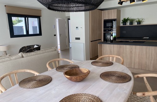 Urbanizacion Costabella Villa | Casa de ensueño con piscina privada, jardín y wifi