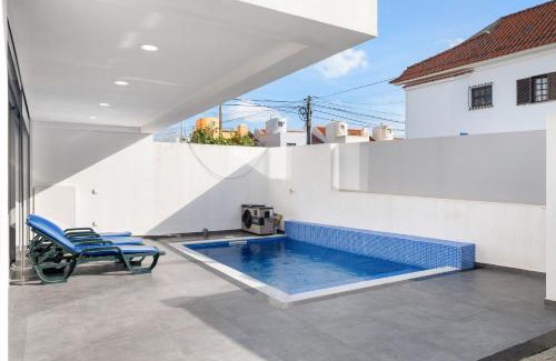 Cascais Villa | Charmy Villa Estoril by Amber Star Rent