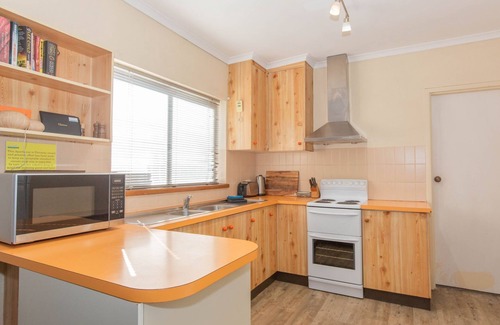 Jindabyne Casa | Charvel - 2/35 Gippsland Street