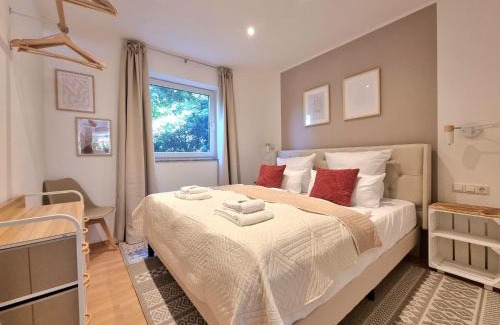 Hamelin Apartamento | Charysma - Rosso-Suite, warmes & stilvolles Design, Terrasse, Parkplatz