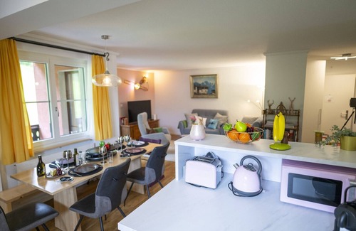 Vulpera Apartamento | Chasa Valbernard 4302: High-quality renovated 4½-room apartment right next to the golf course