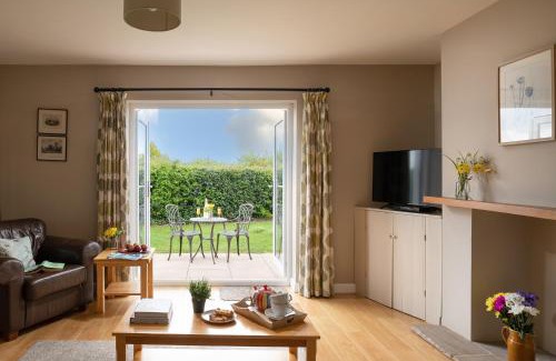 Kenilworth Casa | Chase Lodge, Kenilworth, Family Sized Cottage With free Wifi