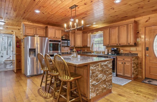 Gatlinburg - Pigeon Forge Cabina | Chasing Cubs Cabin by Beyond Expectations