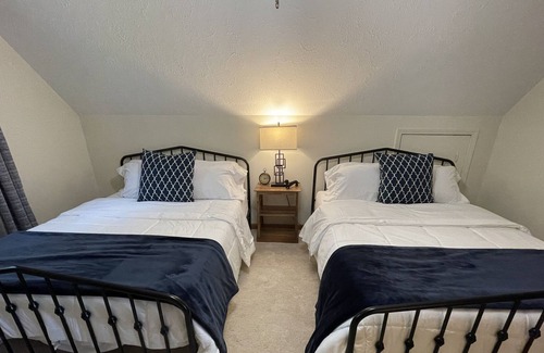 Hardin Casa | Chasing Ky Lake - Sport Court, Firepit, Sleeps 10