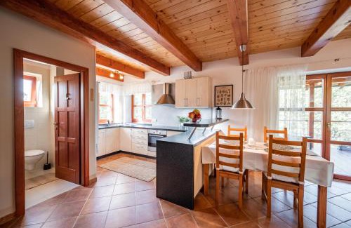 Luhacovice Casa | Chata nad lázeňským údolím