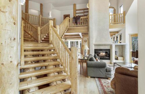 The Highlands Casa | Chateau at Dyer Trail