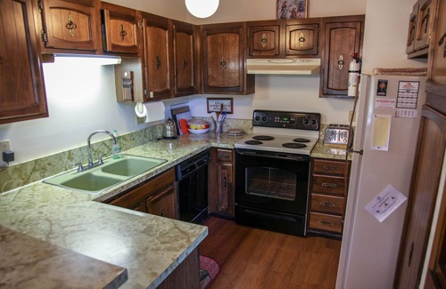 Mammoth Lakes Condominio | Chateau Blanc 25 Cozy with Gorgeous Mountain Views, On the Shuttle Route, by RedAwning