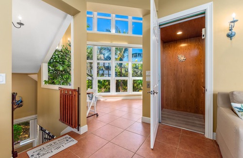 Jensen Beach Casa | Chateau de la Mer: 8BR / 6BA Florida Beachfront Estate w / heated PISCINA y ascensor