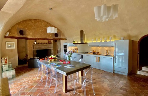 Saint-Leons Otro | Château de Saint-Leons, historic residence dating from the 15th century
