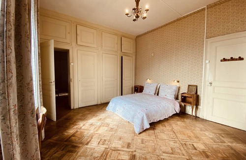Ayse Otro | Château des Tours, panoramic view, the charm of a large family home.