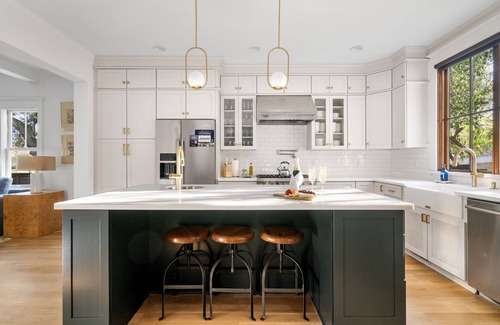 North Charleston Casa | Chateau Edwards: Newly Renovated Near Park Circle