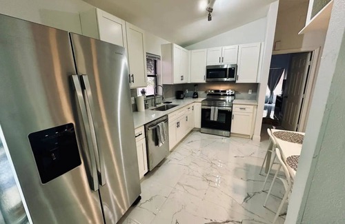 Delray Beach Casa | Chateau Guest House, Delray Beach. Modern 3 king bed oasis just off Atlantic Ave