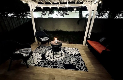 Delray Beach Casa | Chateau Guest House, Delray Beach. Modern 3 king bed oasis just off Atlantic Ave