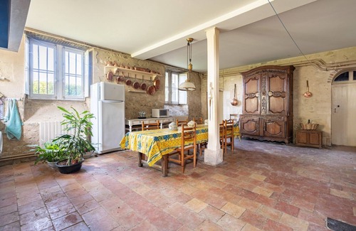 Dangeul Villa | Refugio en un castillo del siglo XIX con piscina