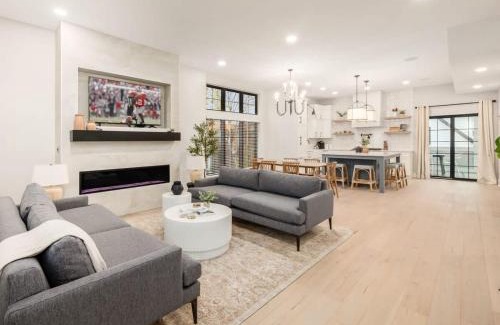 Merion Village Casa | Chateau in the Village - Brand New 3BD 5BA