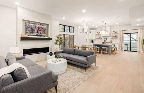 Merion Village Casa | Chateau in the Village - Luxury New Build 3BD/5BA