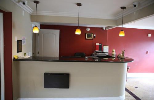 Downey Hotel | Chateau Inn & Suites