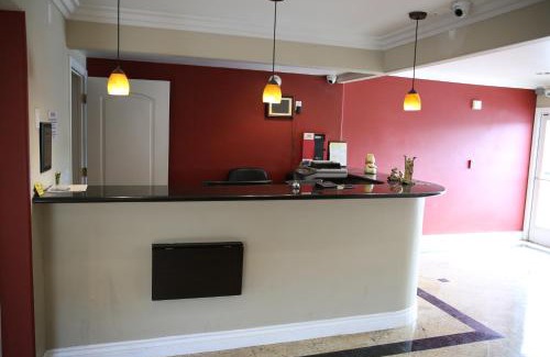 Downey Hotel | Chateau Inn & Suites