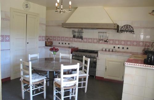 Tresques Villa | Chateau Juliette Winery Homestead Provence
