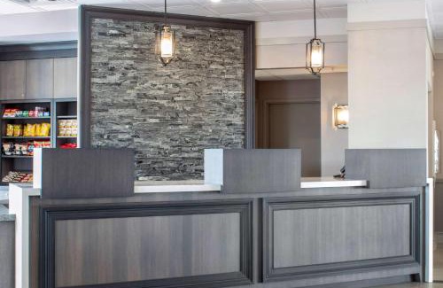 Moncton Hotel | Chateau Moncton Trademark Collection by Wyndham
