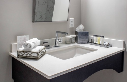 Moncton Hotel | Chateau Moncton Trademark Collection by Wyndham