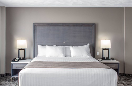 Moncton Hotel | Chateau Moncton Trademark Collection by Wyndham